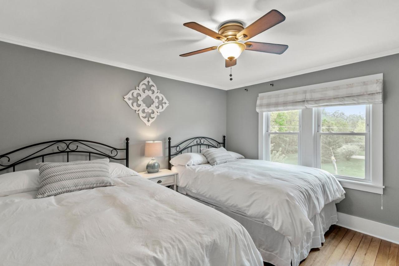 Gorgeous Downtown Bungalow, Walk Everywhere!!! Лейк Дженива Экстерьер фото