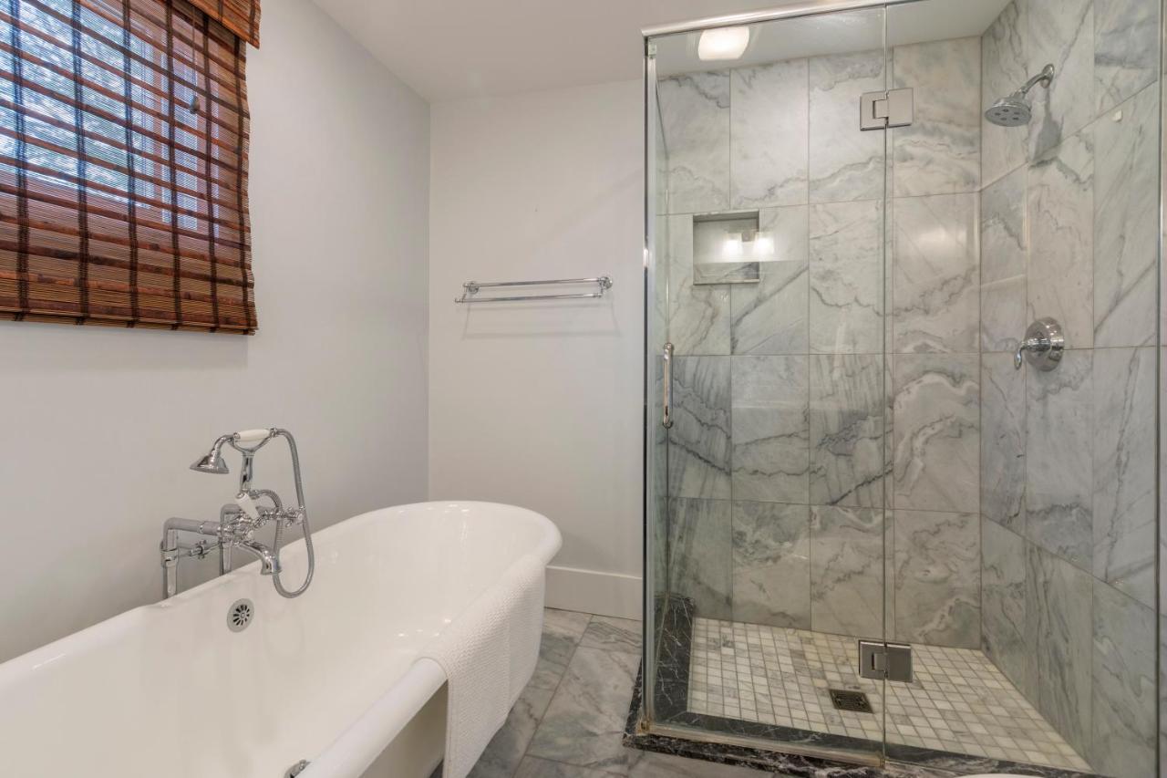 Gorgeous Downtown Bungalow, Walk Everywhere!!! Лейк Дженива Экстерьер фото